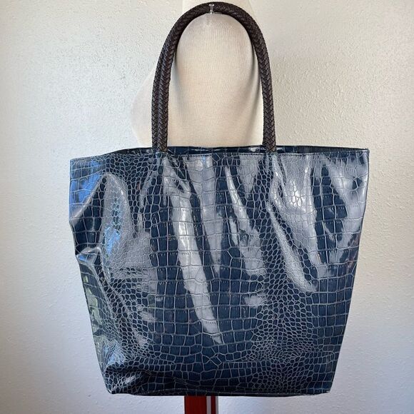 Neiman Marcus Navy Blue Reptile Shoulder Bag EUC - Picture 1 of 5